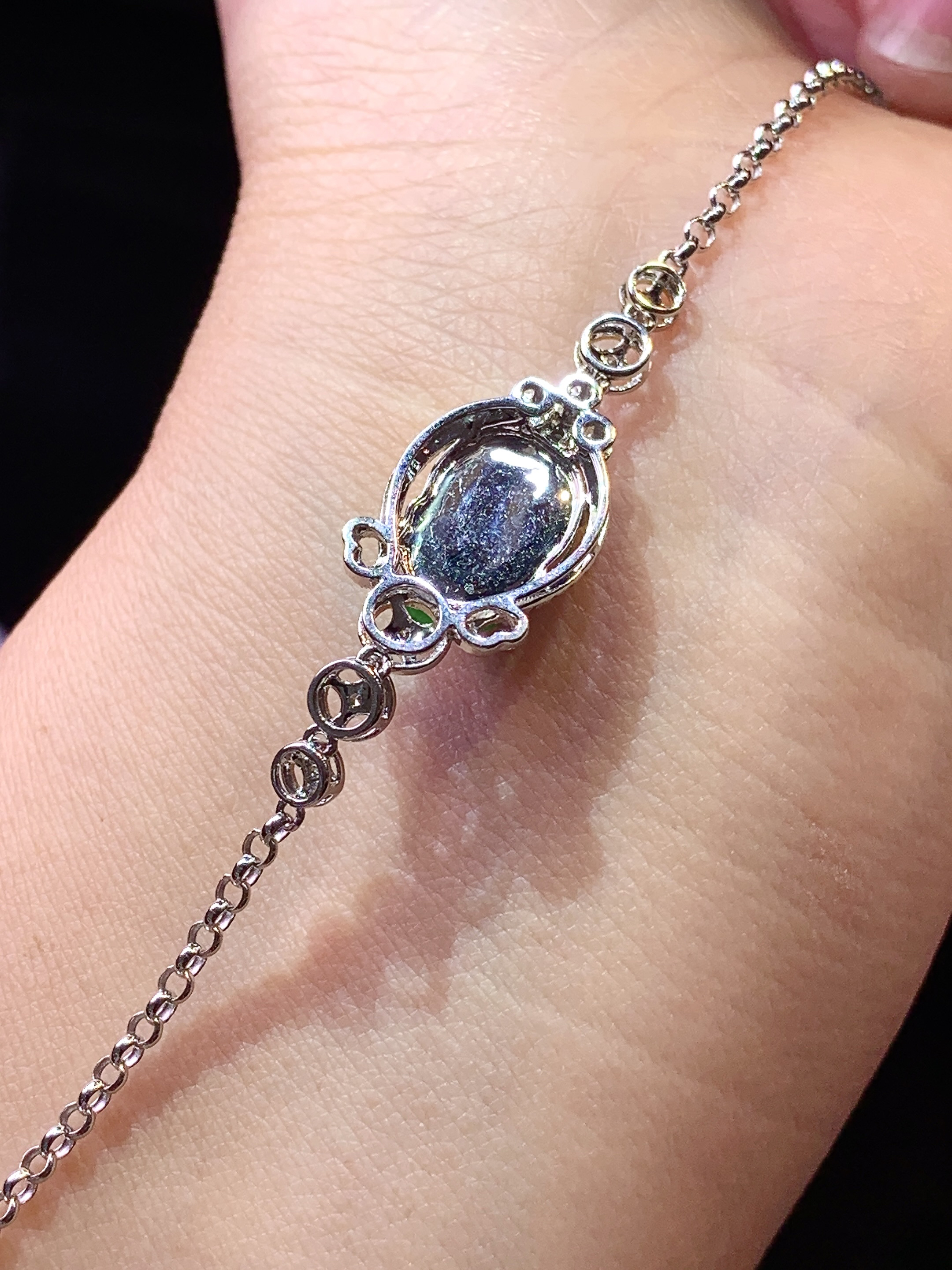 18k金钻镶嵌满绿貔貅手链 玉质细腻 色泽艳丽清新 水润亮眼 整体尺寸180*11.8*6.5h1