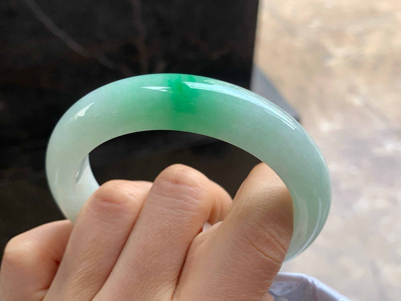 56.5-12.6-9.4

飘绿手镯^_^色阳 细腻