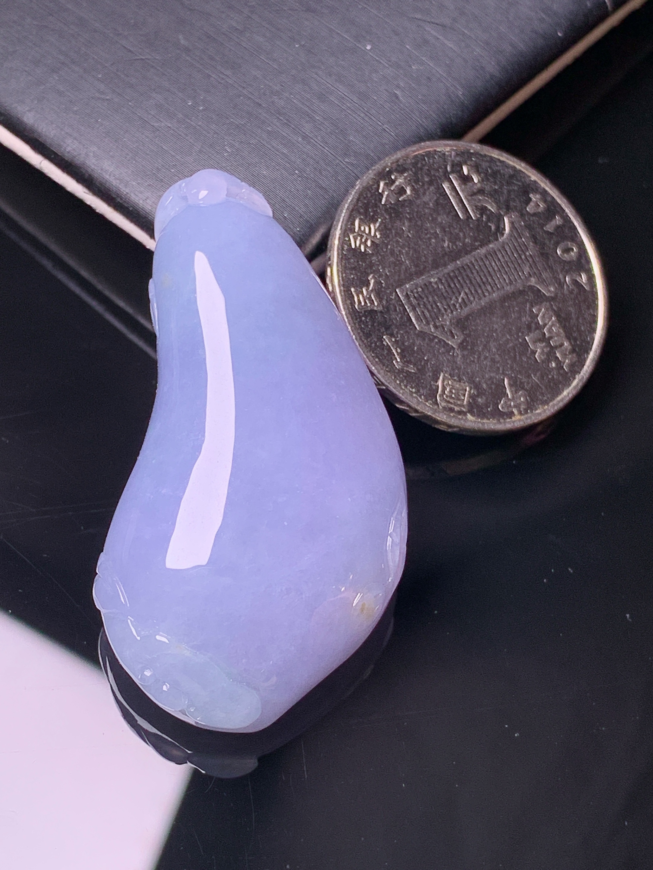 紫罗兰福瓜吊坠 玉质细腻 色泽艳丽清新 水润亮眼 整体尺寸43.5*21.8*11c1