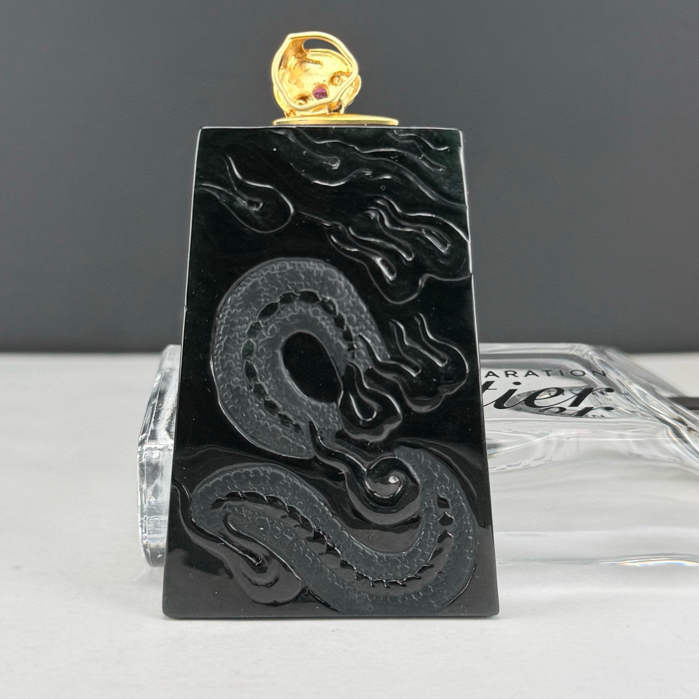 精品18k墨翠龙牌 种好色正 黑度极好 打灯通透 油性十足 尺寸61.1