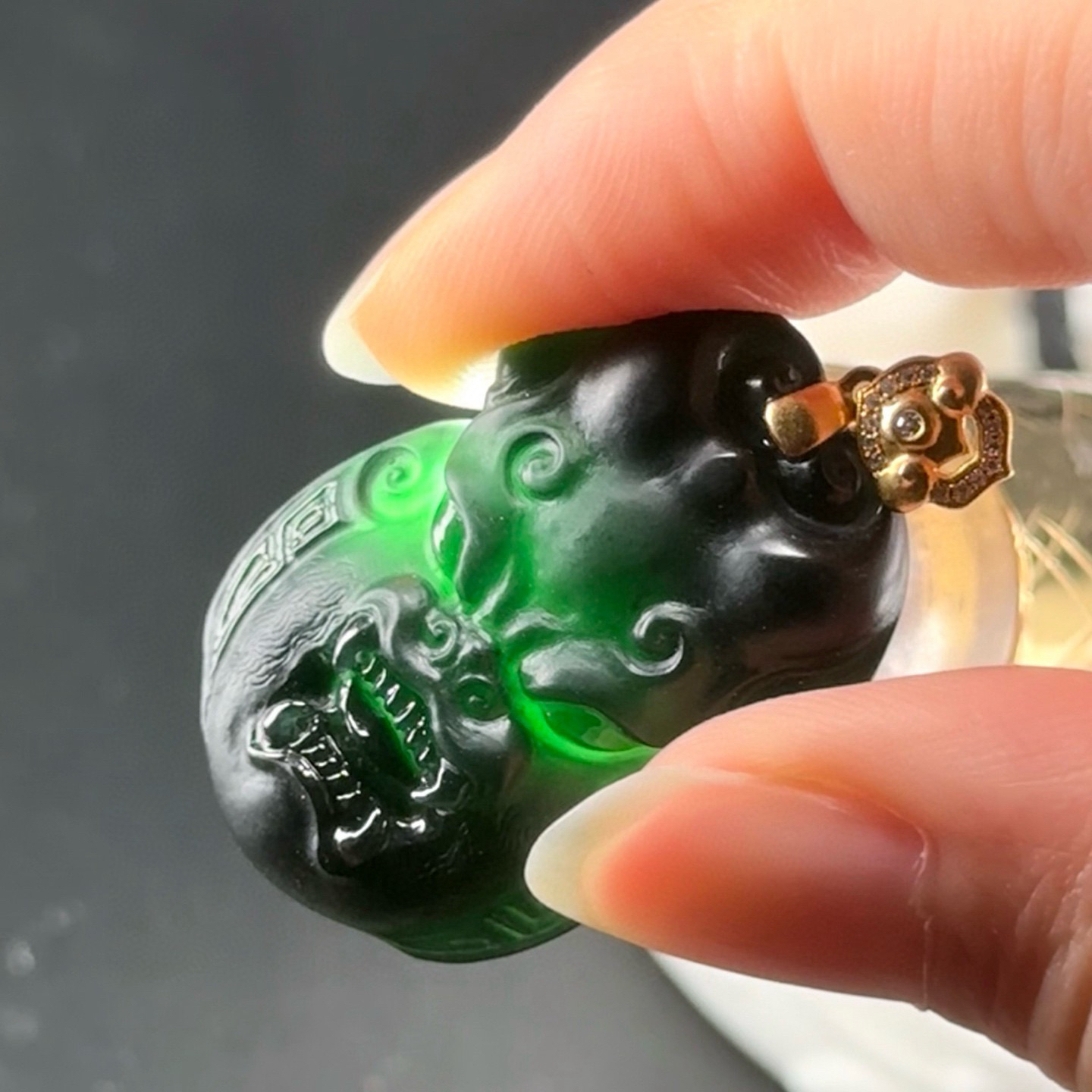 精品18k墨翠瑞兽 种好色正 黑度极好 打灯通透 油性十足 尺寸39.2