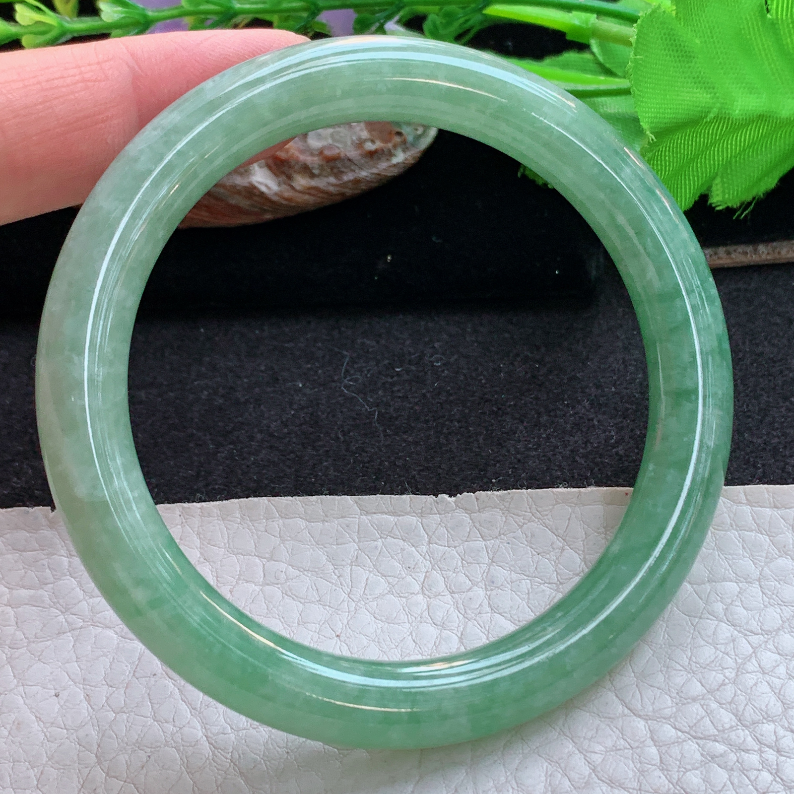 xx实拍58.8*9美人镯 天然缅甸翡翠a货手镯满绿圆条正圈玉镯子