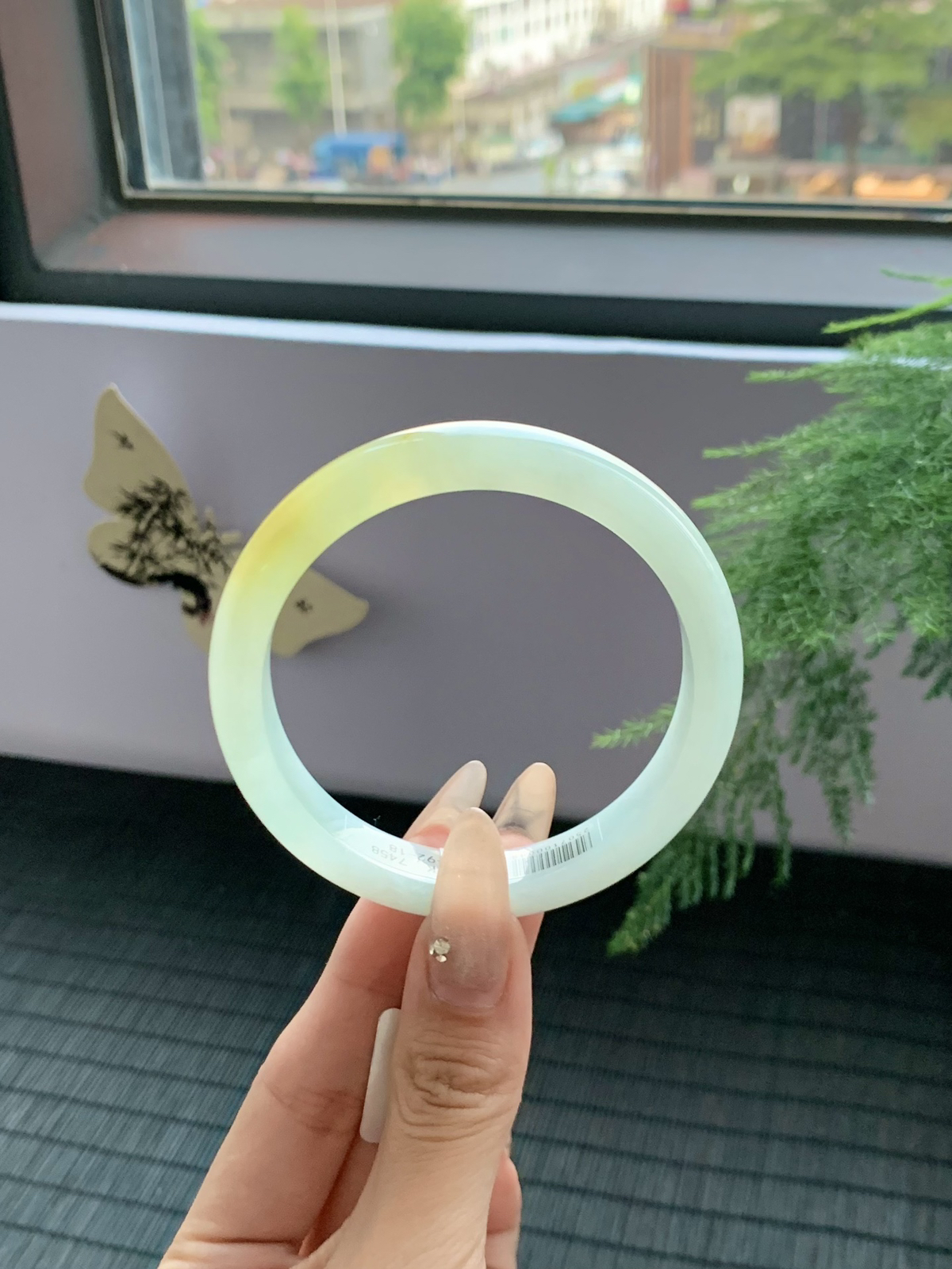 冰黄翡手镯灵动的黄加绿是夏与秋的碰撞有种有色上手典雅秀气，富有内涵58-12-8mm