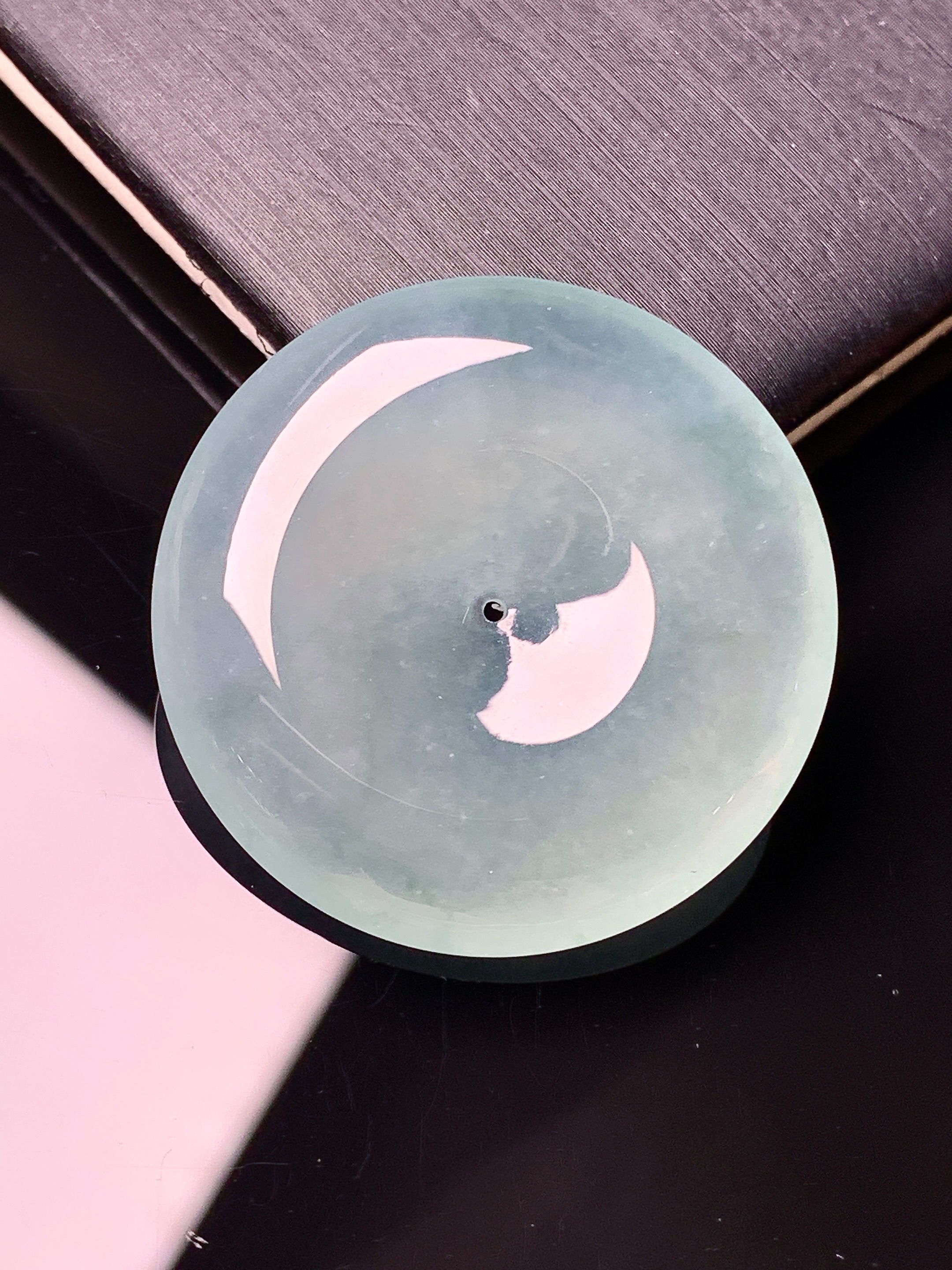 冰种平安扣吊坠 玉质细腻 色泽艳丽清新 水润亮眼 整体尺寸30.5*5.8h3