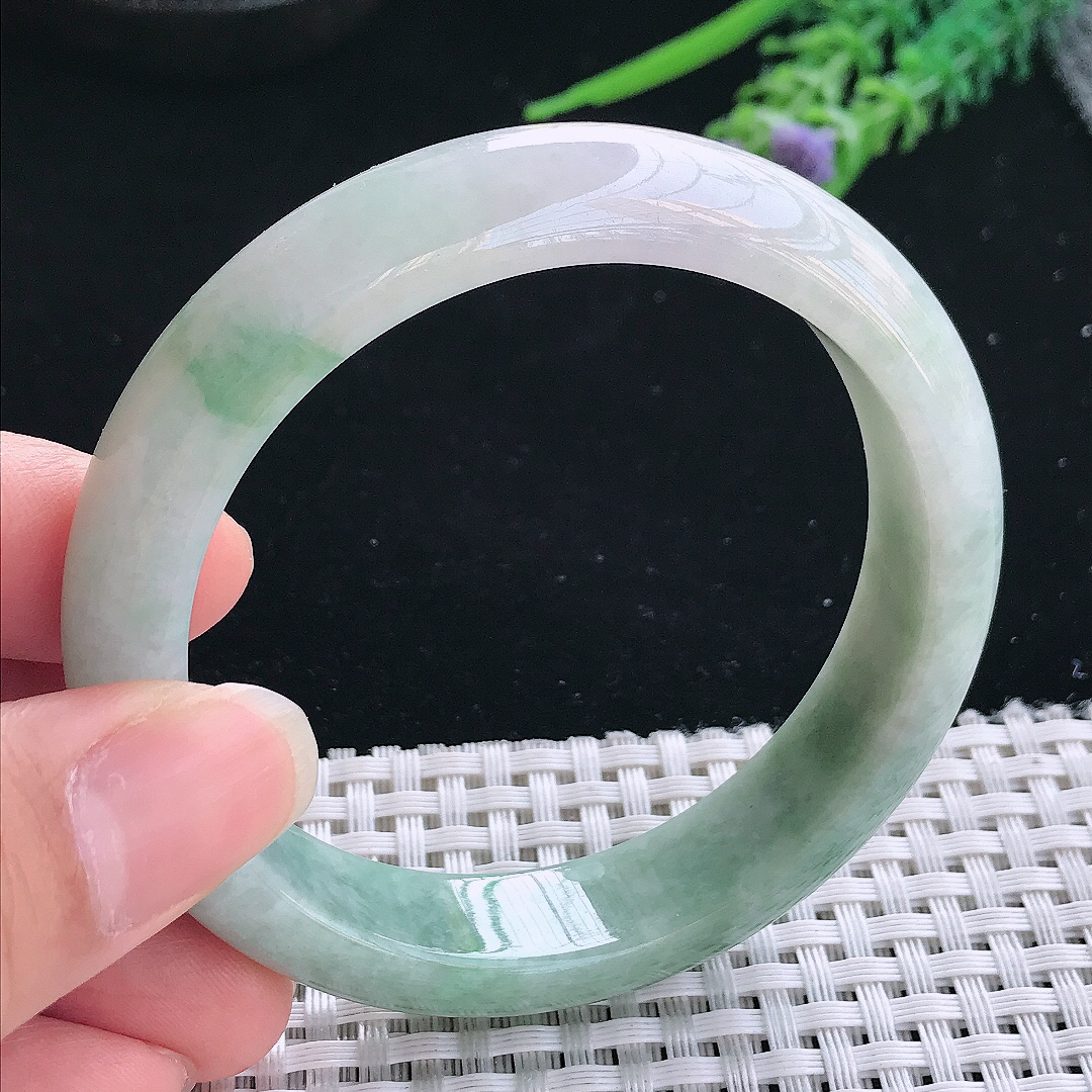 实拍A货翡翠56/13.2/8.2老坑秀气温润浅绿色手镯玉镯手环