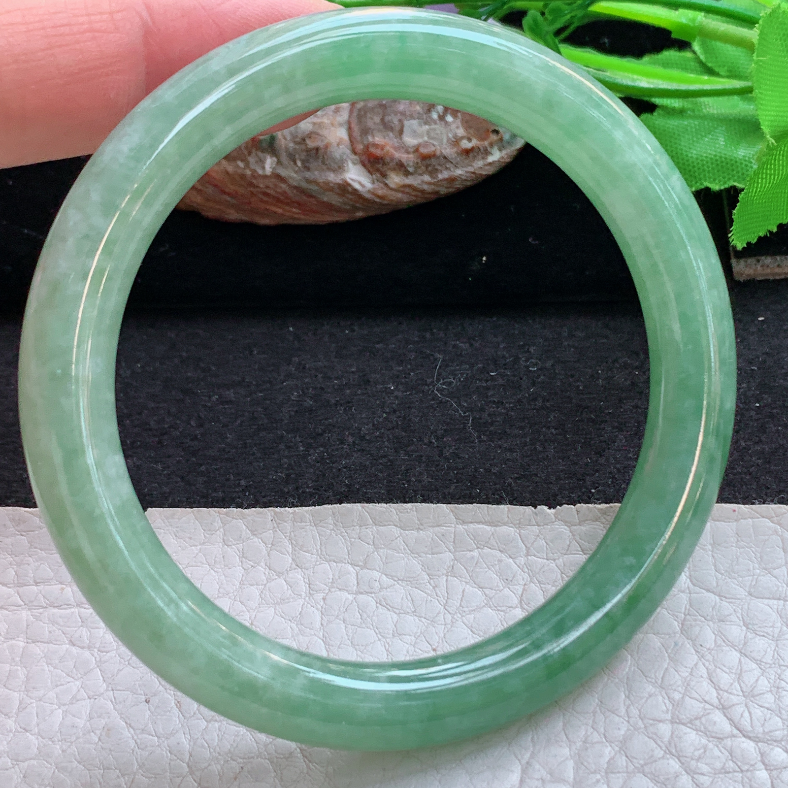 xx实拍58.8*9美人镯 天然缅甸翡翠a货手镯满绿圆条正圈玉镯子