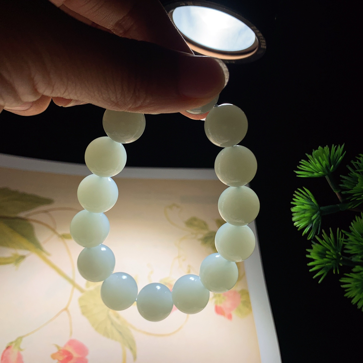 新疆和田玉且末蓝圆珠手串 单颗尺寸14！玉质细腻油润 底色纯净 脂粉好，品质好！lt260330