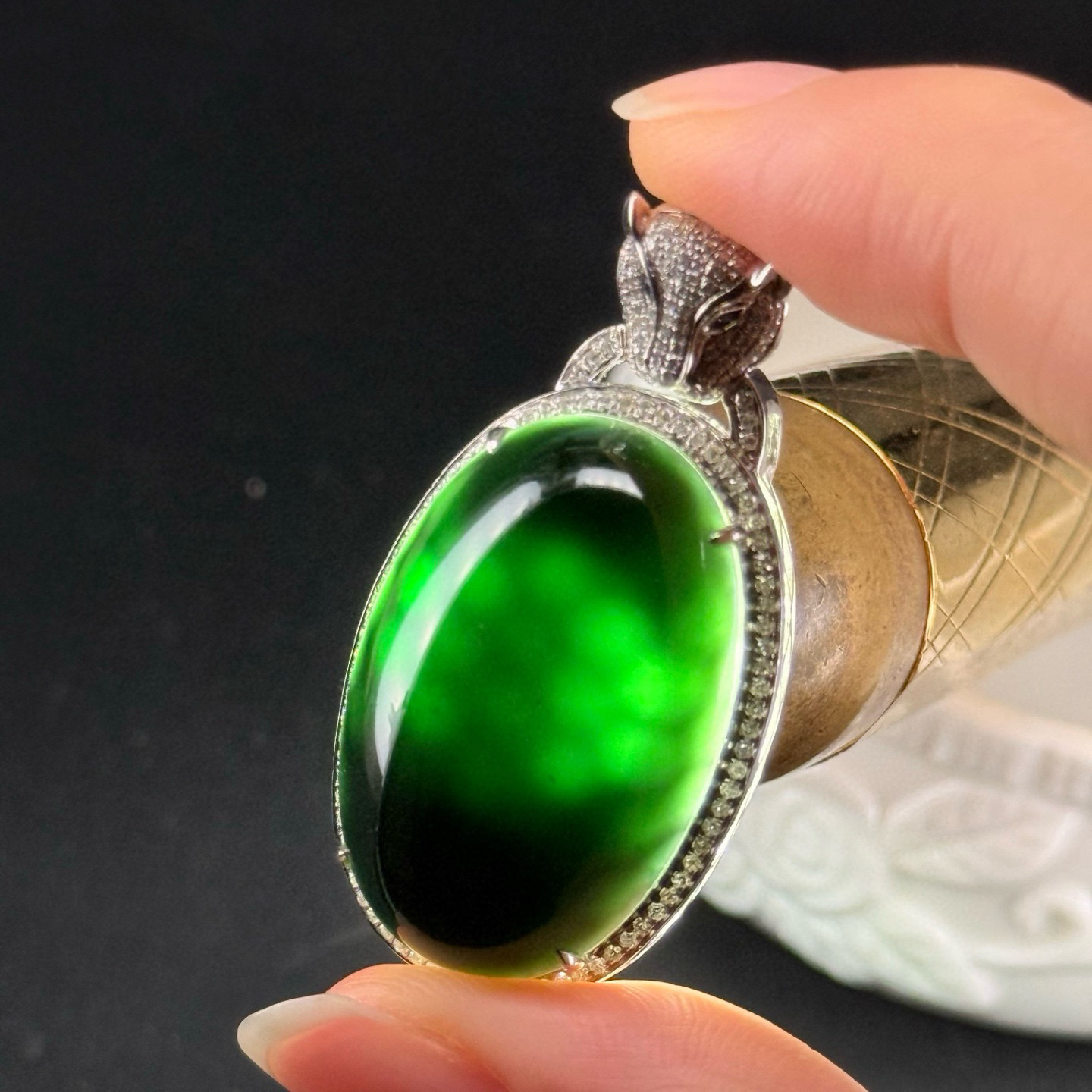 精品豪镶墨翠蛋面吊坠 种好色正 黑度极好 打灯通透 油性十足 尺寸42.6