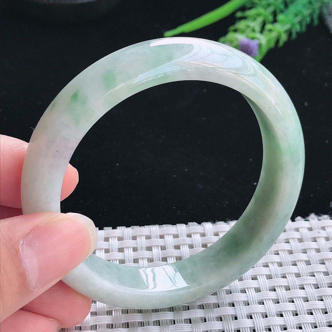 实拍A货翡翠56/13.2/8.2老坑秀气温润浅绿色手镯玉镯手环