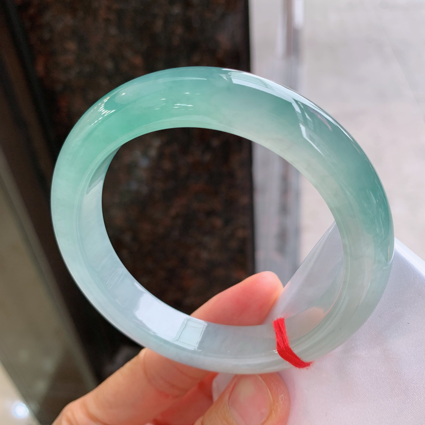 正圈冰蓝水  尺寸：62.2/12.8/10.3 ，大圈口