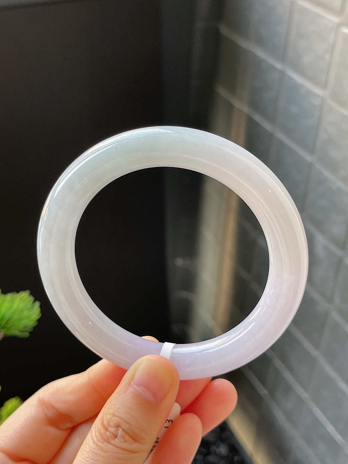 圆镯56圈口，翡翠糯化种淡紫色手镯