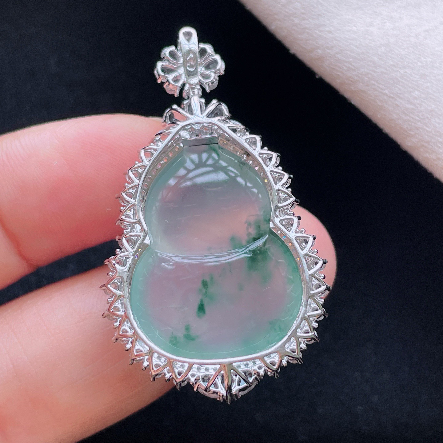 18K 冰种飘花·葫芦

整42.1-24.7-11.4
裸25.4-19.4-5.2