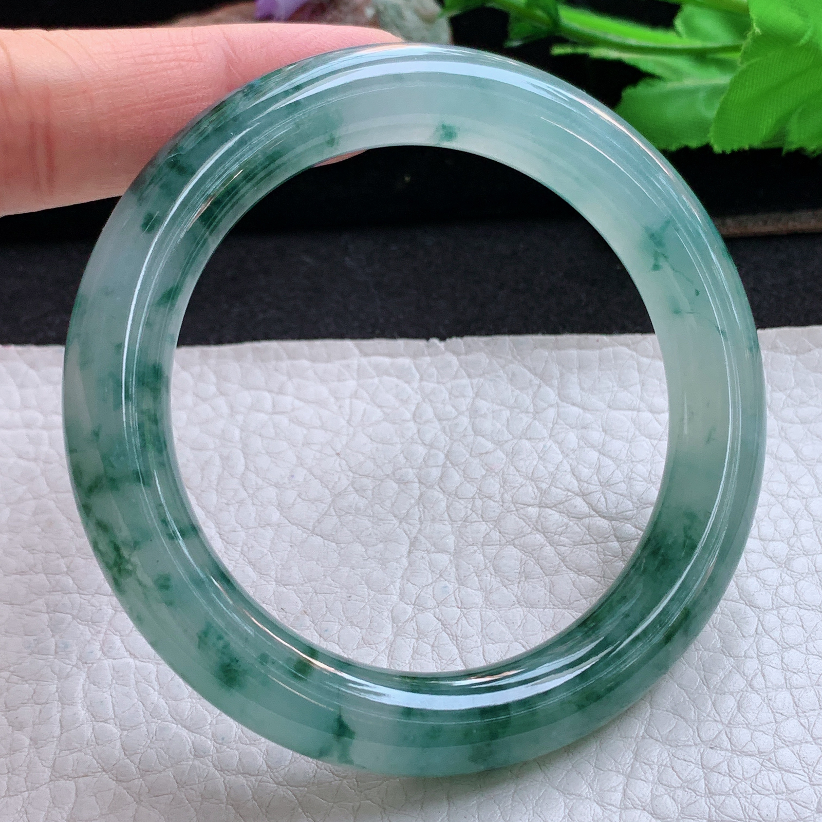 xc收藏款56*10.8美人镯 天然缅甸翡翠a货手镯冰飘花圆条玉镯子