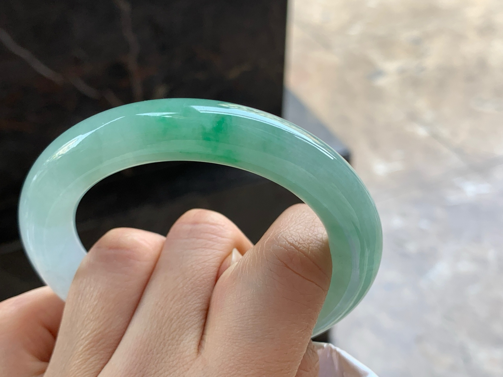 56-11.3

晴底圆条手镯^_^清新