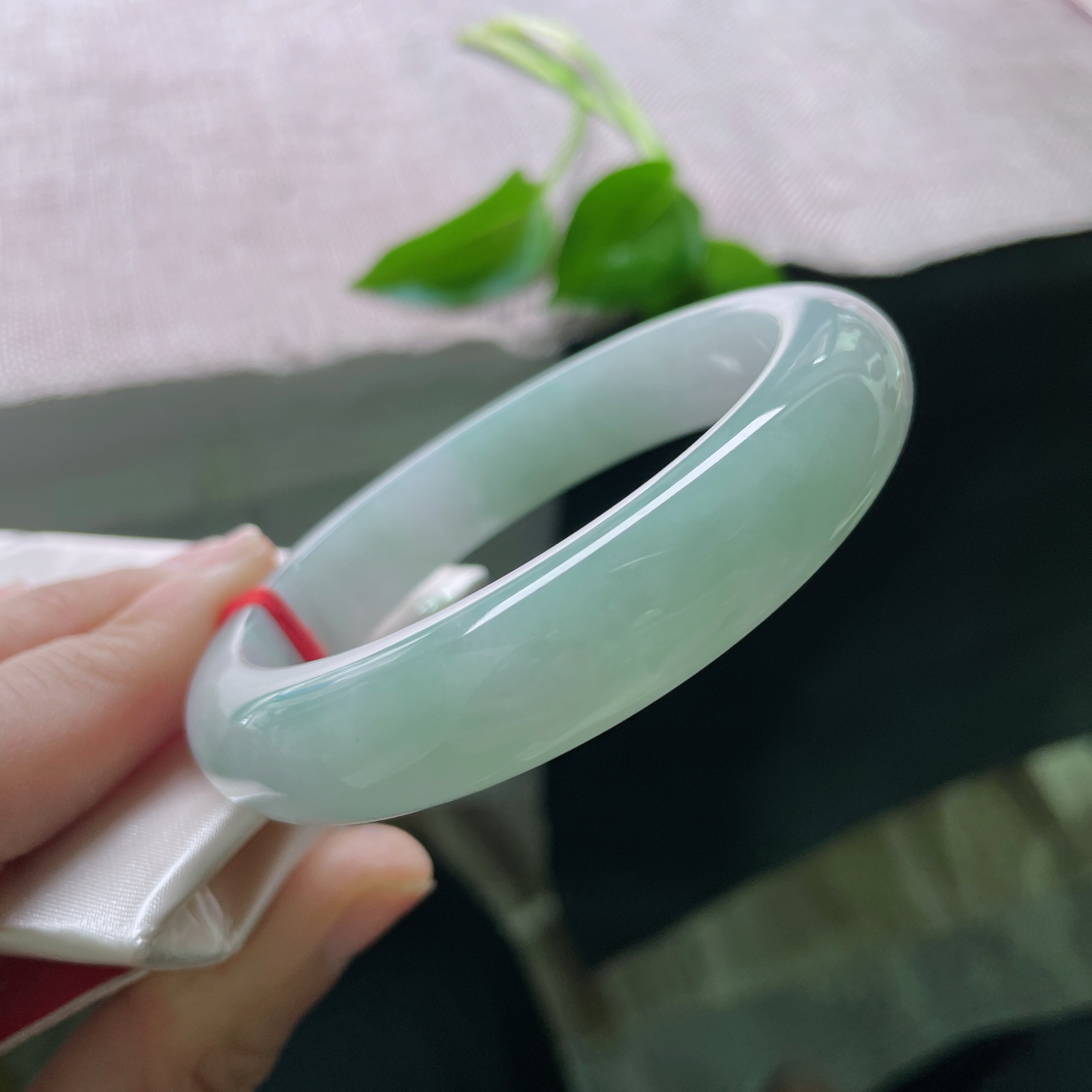 58.9/13.1/9.1，淡绿底正圈，肉质细腻干净，水头好，种老，巧笑嫣然，