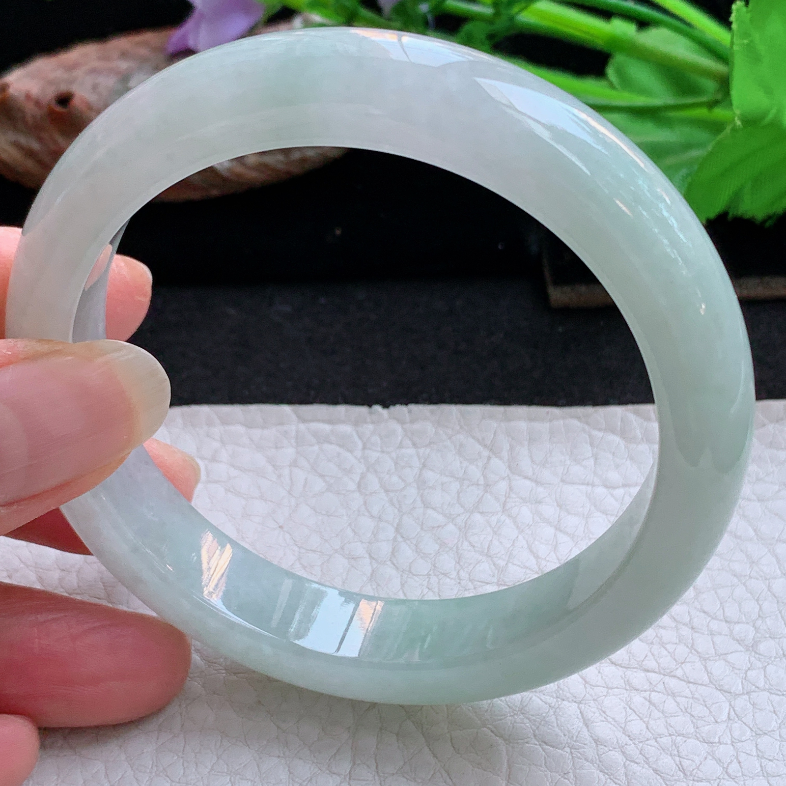 js实拍59*12.5*8.5平安镯 天然缅甸翡翠a货手镯浅绿大气正圈玉镯子