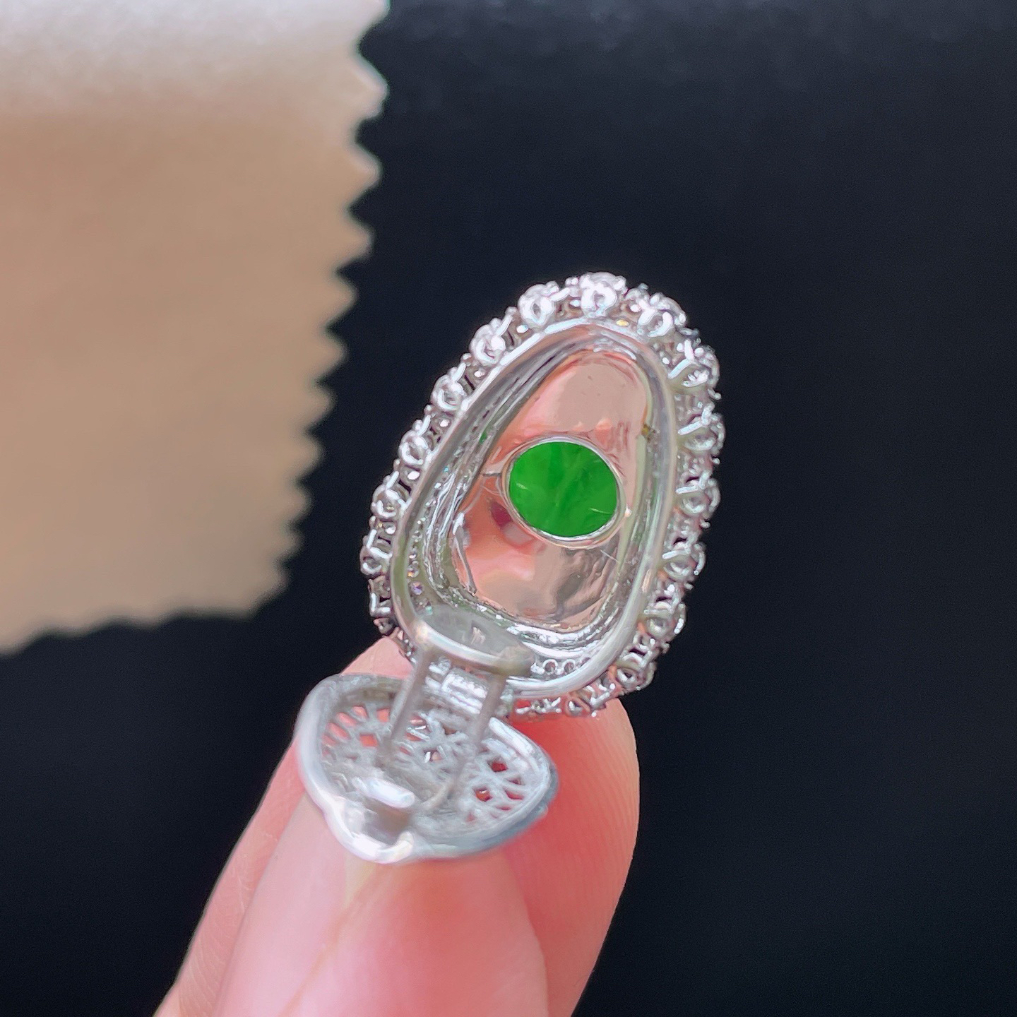 18K 满色·叶子

整24.8-13.1-8.4
裸13.5-8.6-1.8