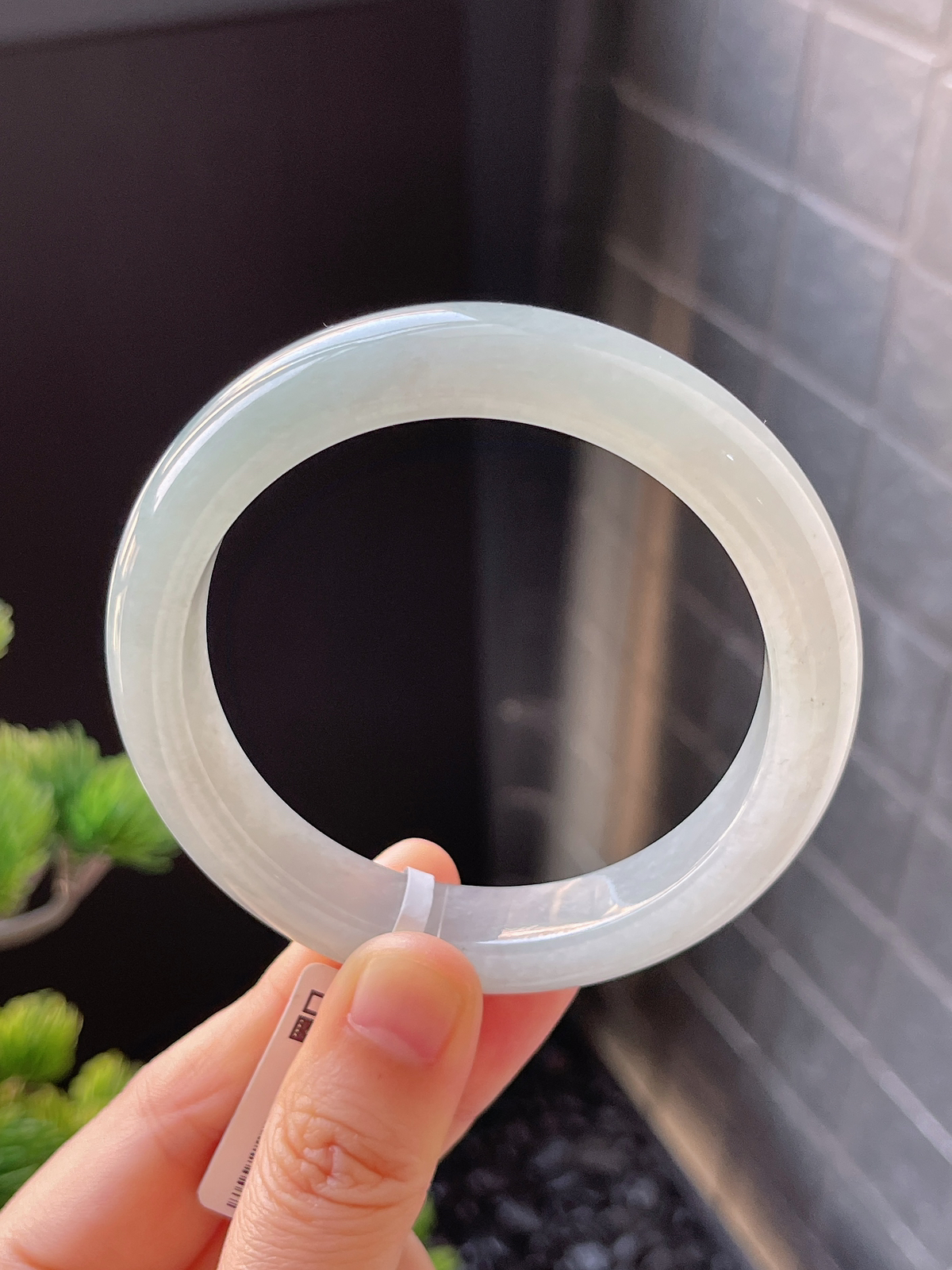 正圈56圈口，翡翠冰糯种淡绿色手镯