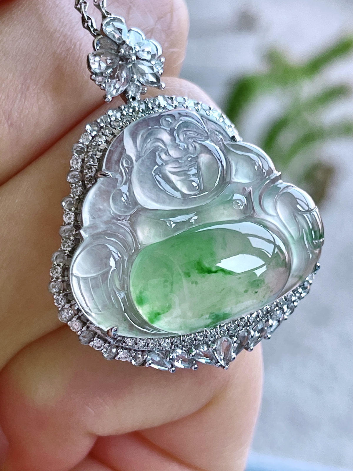 【镶嵌】高冰飘花佛公吊坠  
【说明】缅料 18k金镶嵌 性价比高  
【整体】36.7-29-9.5
【裸石】21-26.2-5