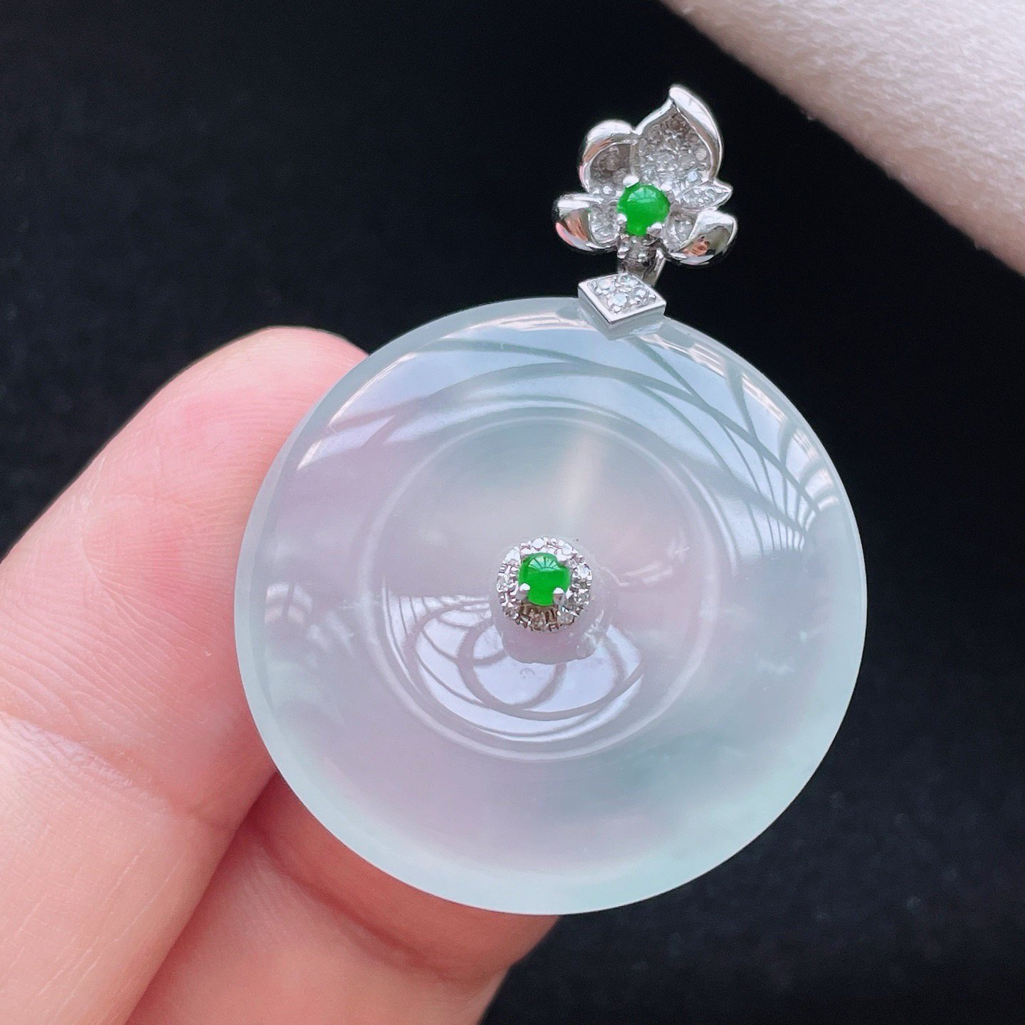 18K 冰种·平安扣

整37.7-27.7-5.1