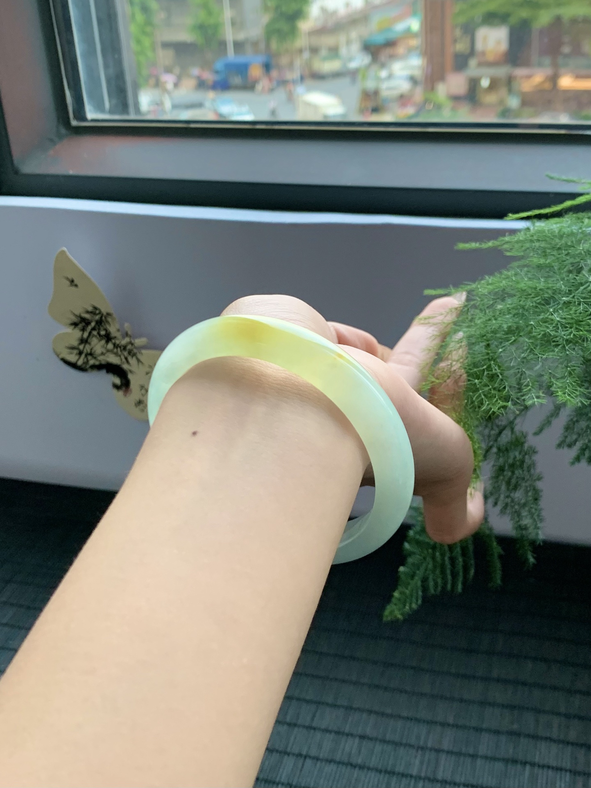 冰黄翡手镯灵动的黄加绿是夏与秋的碰撞有种有色上手典雅秀气，富有内涵58-12-8mm