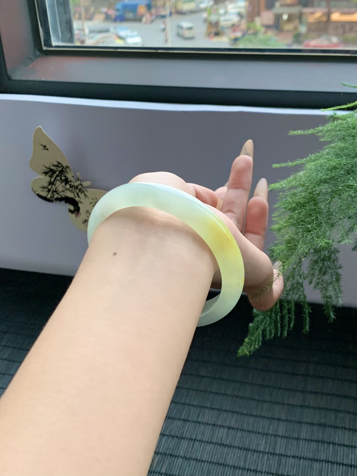 冰黄翡手镯灵动的黄加绿是夏与秋的碰撞有种有色上手典雅秀气，富有内涵58-12-8mm