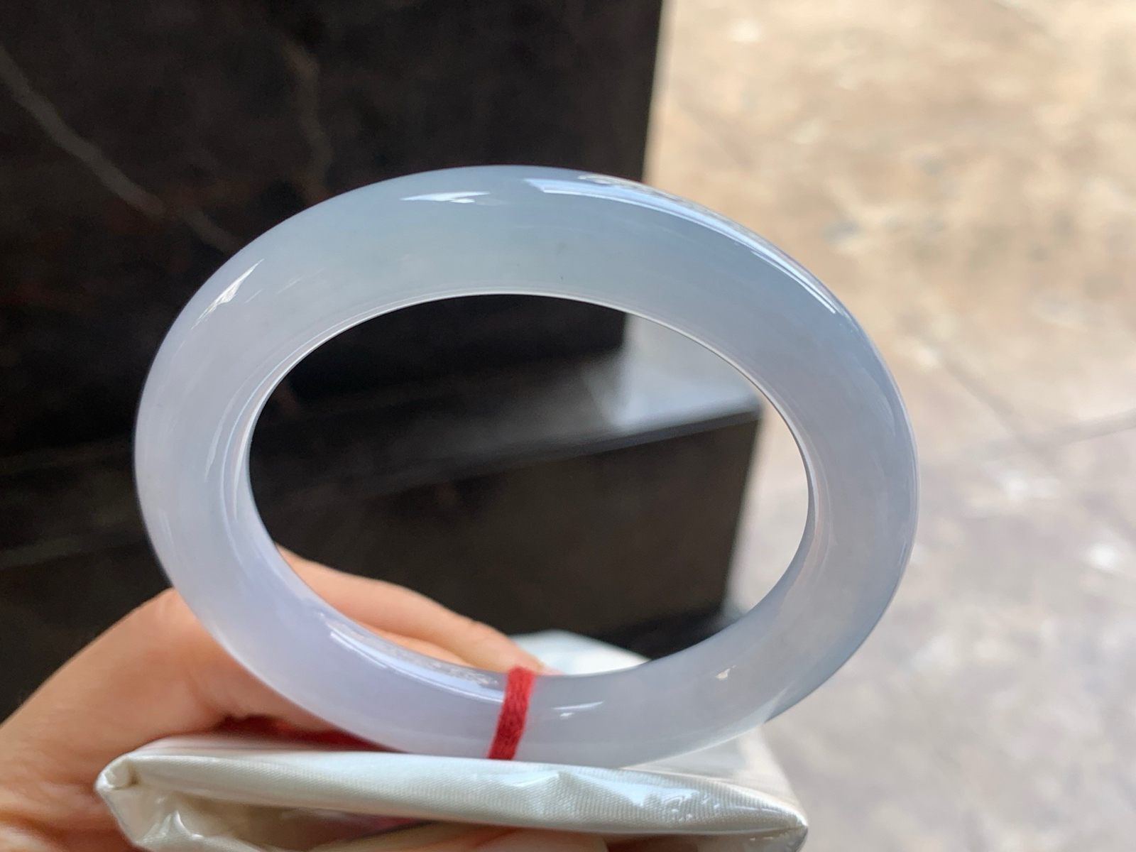 56.5-10.8

冰紫圆条手镯^_^清新