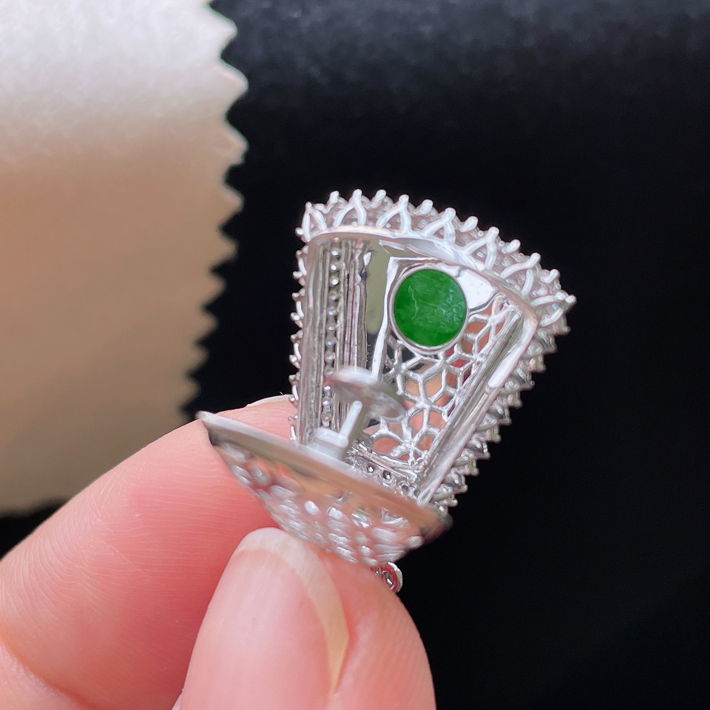 18K 满色·无事牌

整26.7-15.7-9
裸14.2-11.7-1.2