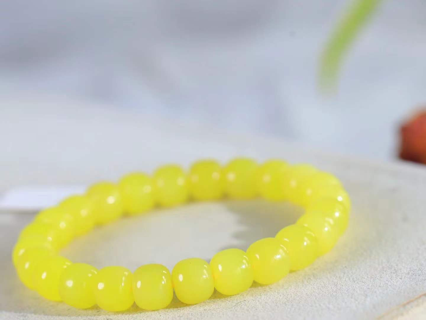 （老型珠.手串）

精品️和田玉鸡油黄老型珠手串，也可做手持，玉质细腻油润 饱满光滑 质朴无华，