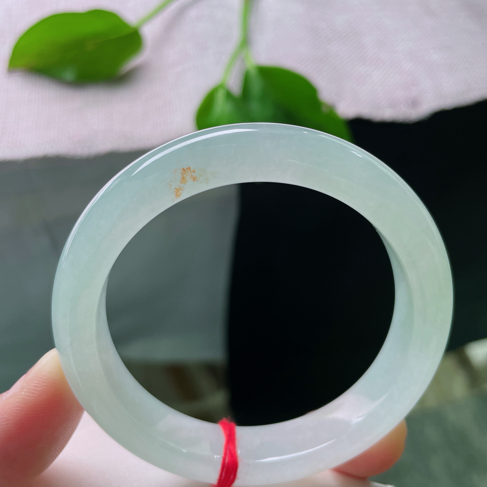 53.2/11.5/8.2，冰晴底正圈，是“清冷”与“治愈”的极致平衡。指甲纹不显，洒金，ss49522a