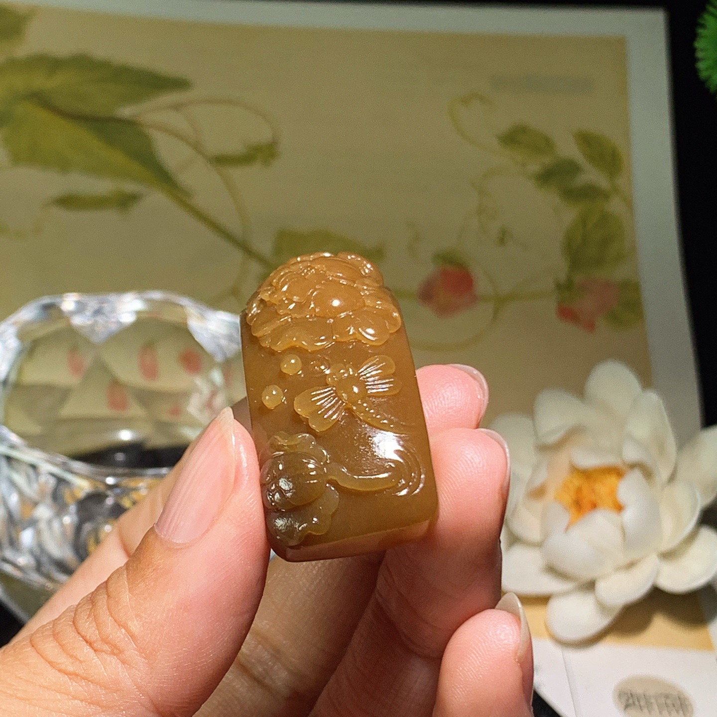 新疆和田玉且末糖花开富贵手牌 尺寸46/19/13重24.5克，玉质细腻油润 底色纯净 脂粉好，品质好！lt260330