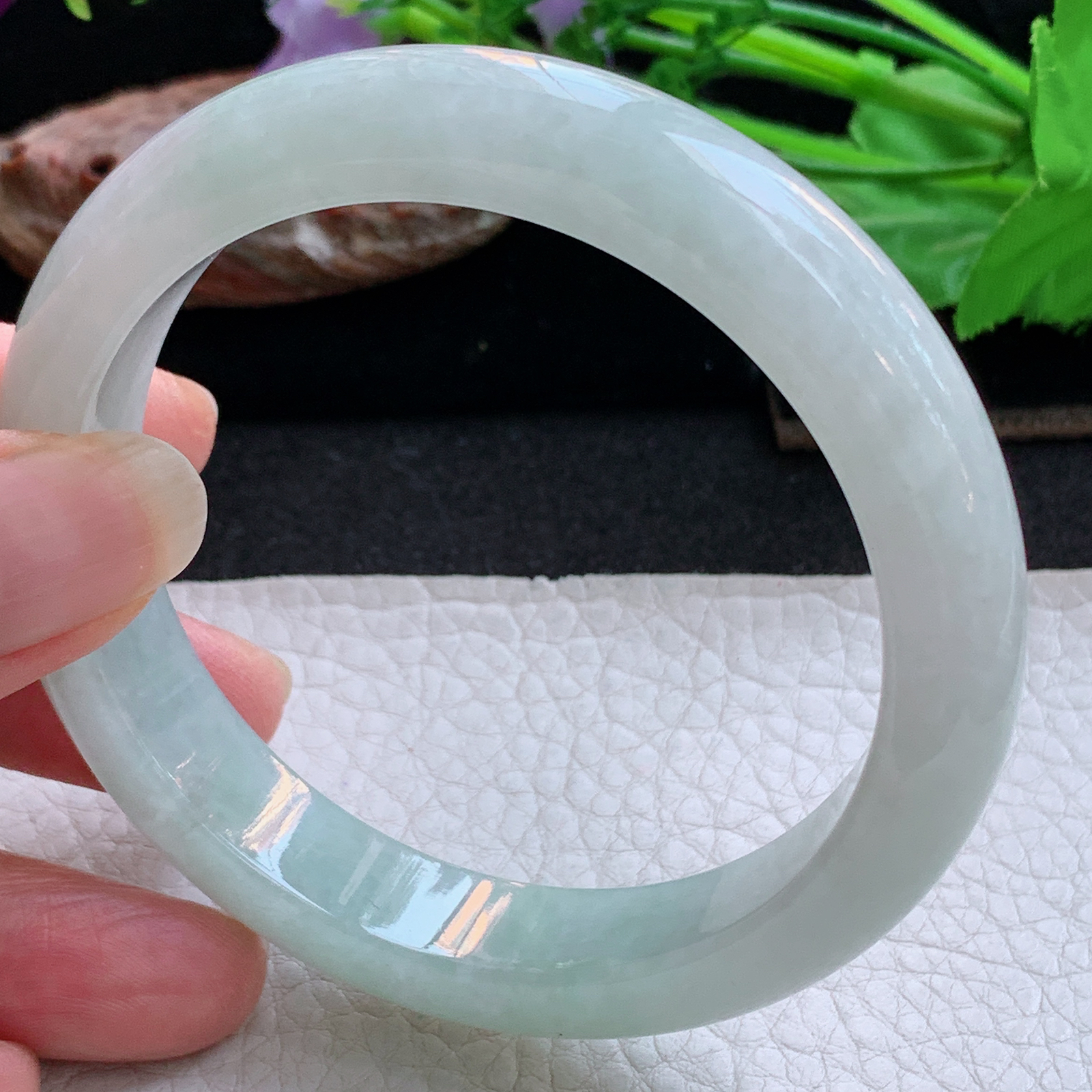 js实拍59*12.5*8.5平安镯 天然缅甸翡翠a货手镯浅绿大气正圈玉镯子