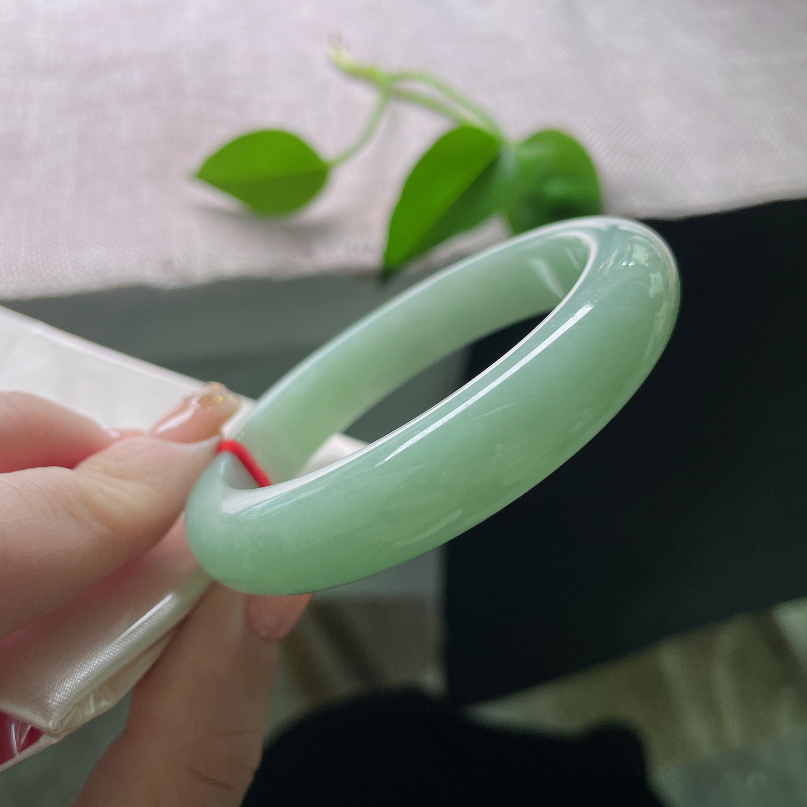 55/12/8.5，果绿底正圈，颜色分布均匀，清爽淡雅，料子细腻