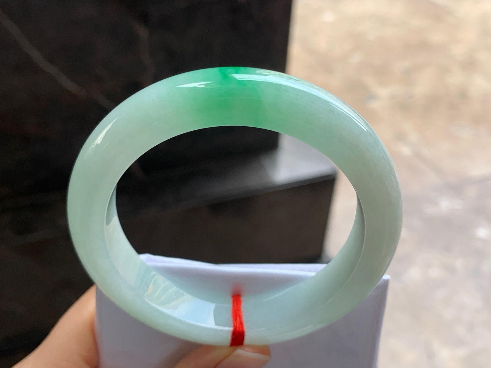 56.5-12.6-9.4

飘绿手镯^_^色阳 细腻