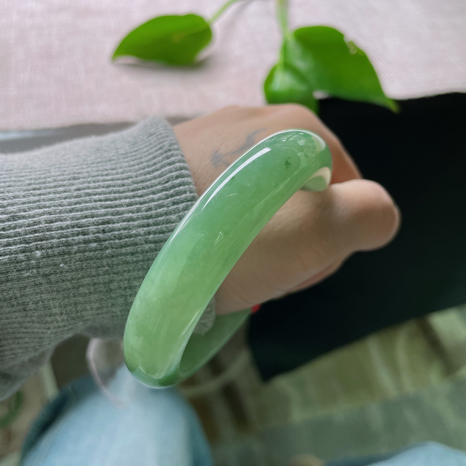 57.4/13.4/8.1绿底正圈，水润细腻，色系伊人，郁郁葱葱，贵气，一点皮纹