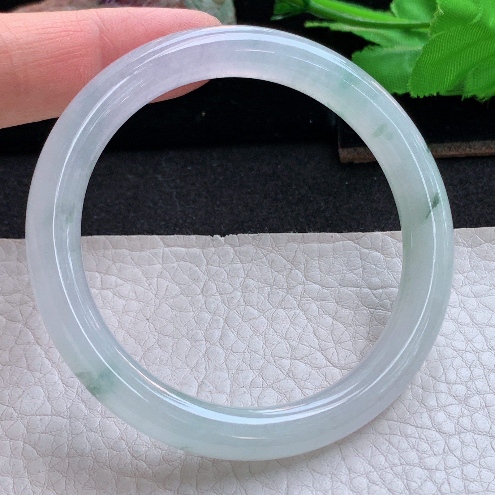 xc实拍53.8*8.2美人镯 天然缅甸翡翠a货手镯飘绿冰飘花圆条叮当镯