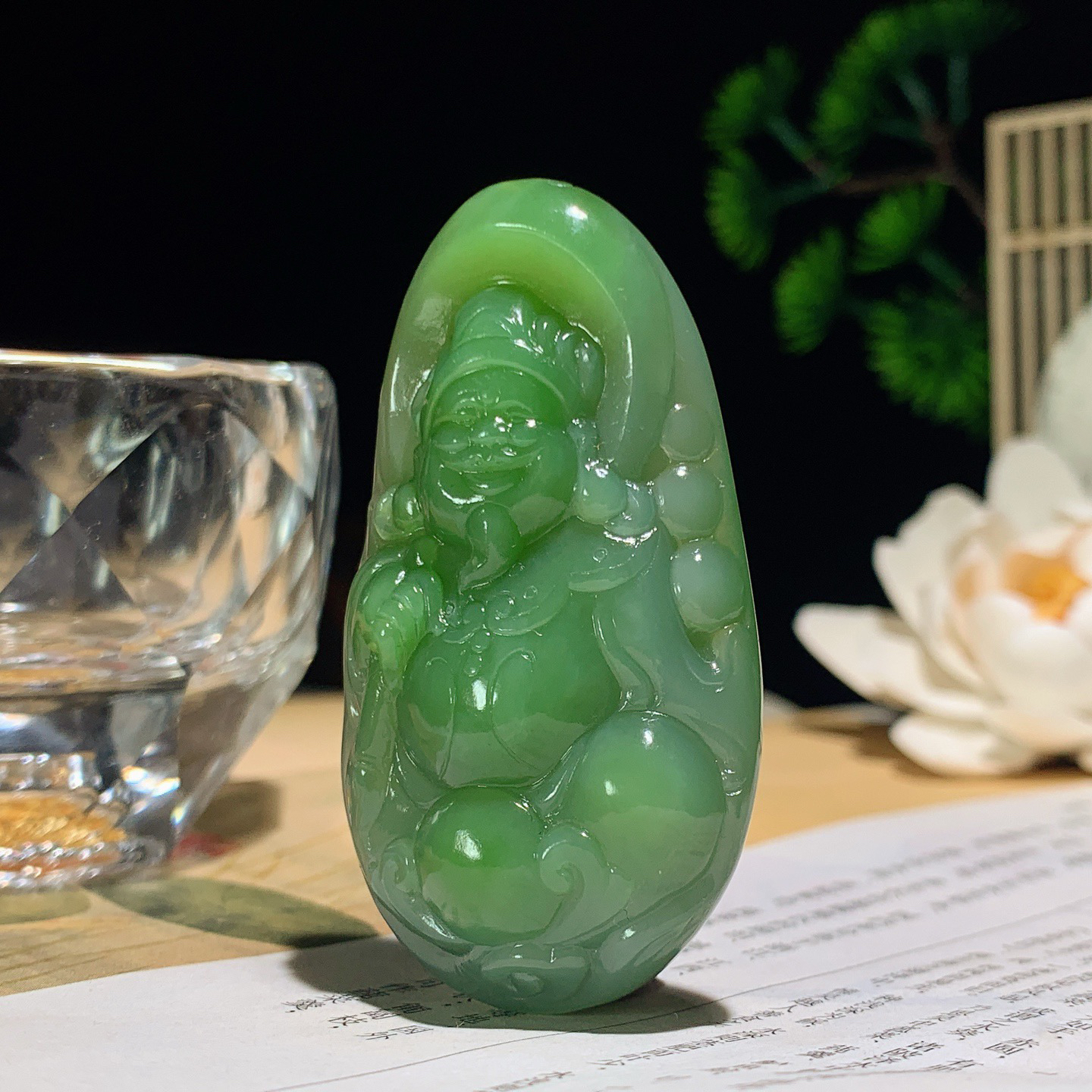 和田玉阳绿俄罗斯碧玉财神挂件 尺寸58/33/14重36.5克，玉质细腻油润 底色纯净 脂粉好，品质好！lt260330