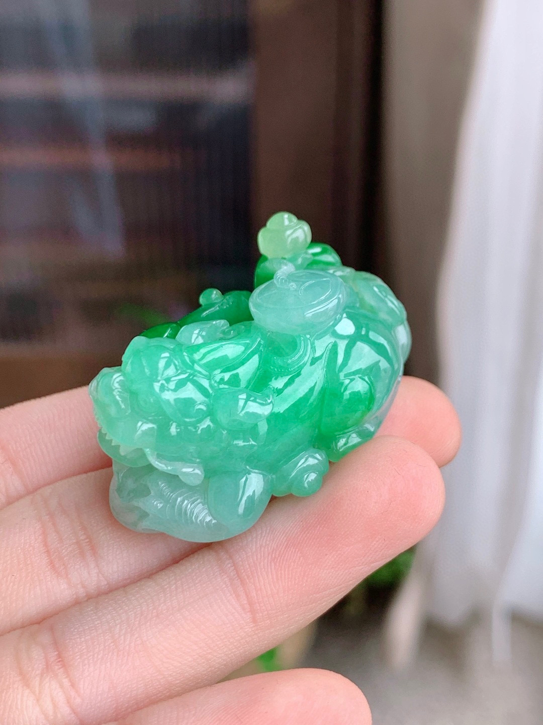 【裸石】冰飘阳绿貔貅吊坠
【说明】缅料 性价比高  
【尺寸】42.2-26.5-21.2