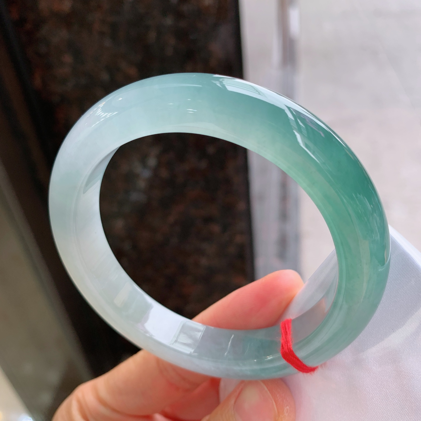 正圈冰蓝水  尺寸：62.2/12.8/10.3 ，大圈口