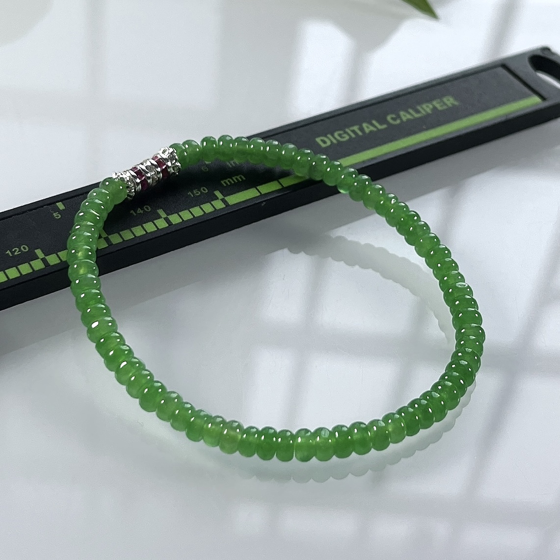缅甸天然翡翠A货，卡4.5冰种起胶晴绿算盘珠手串手链，尺寸：4.5/2.5mm/65颗，长度175m