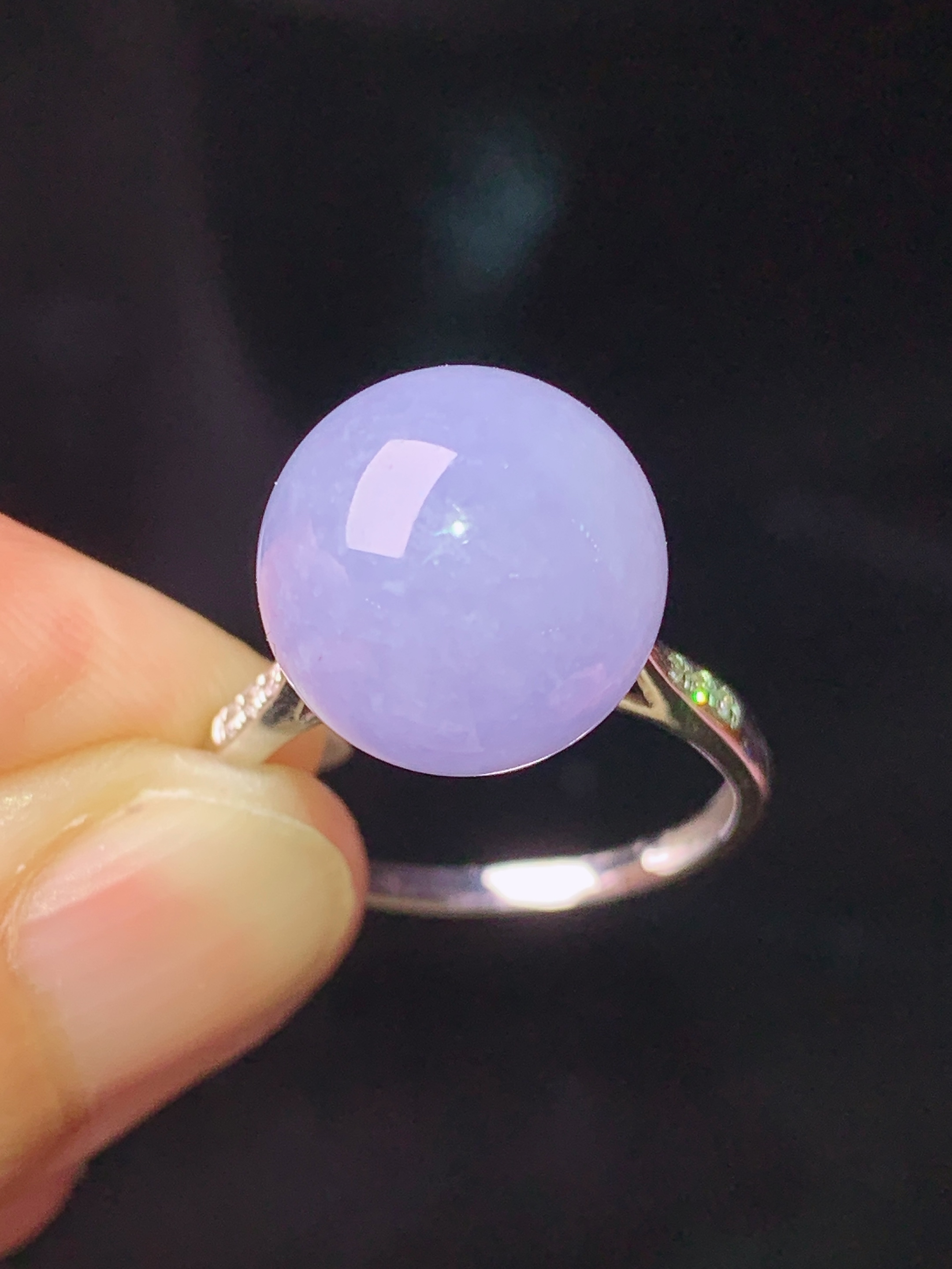 18k金钻镶嵌紫罗兰圆珠戒指 玉质细腻 色泽艳丽清新 水润亮眼 圈口14 整体尺寸17x5