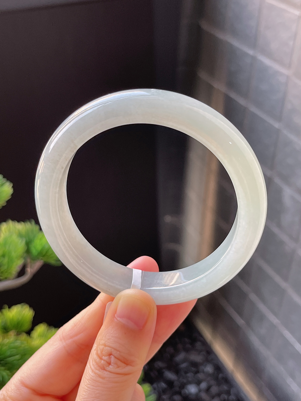 正圈56圈口，翡翠冰糯种淡绿色手镯