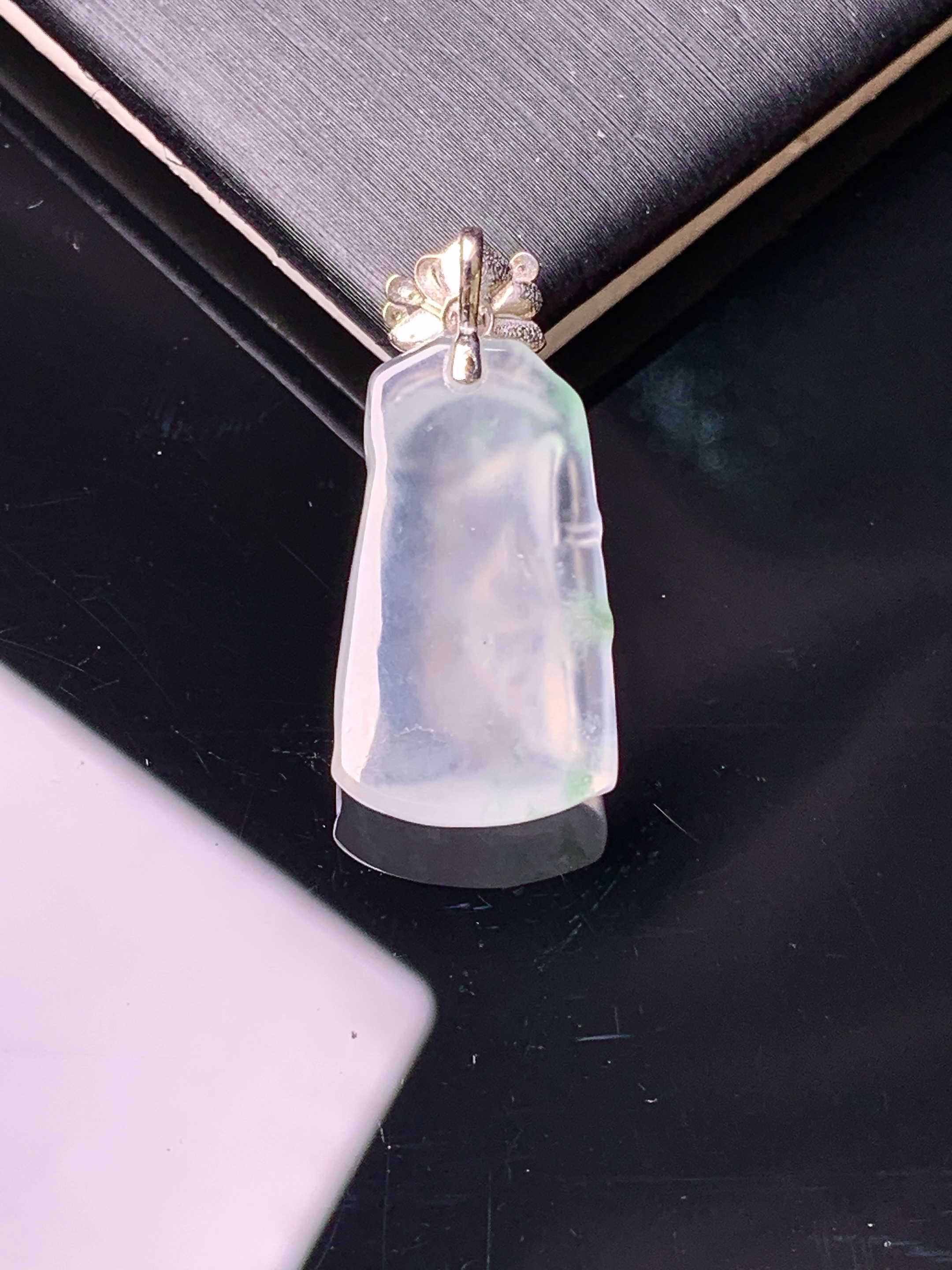 18k金镶嵌冰种竹节吊坠 玉质细腻 色泽艳丽清新 水润亮眼 整体尺寸26.6*12*5x5