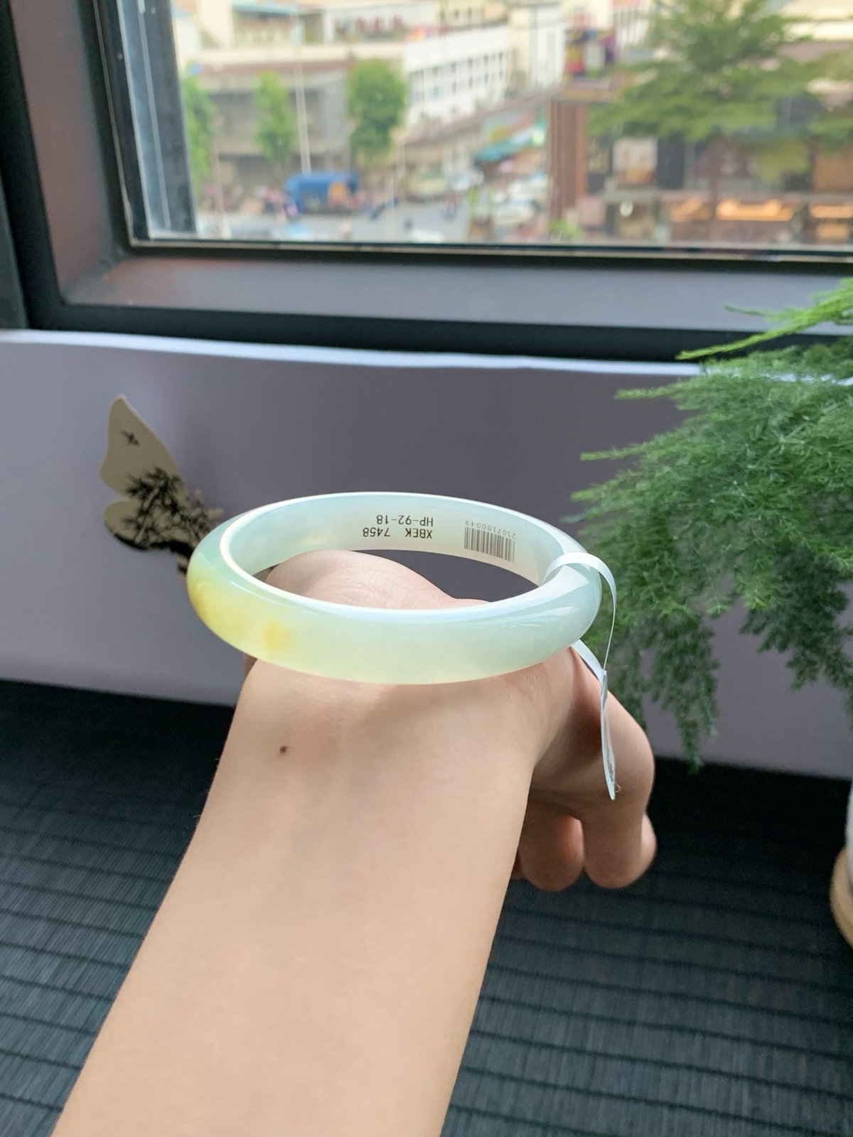 冰黄翡手镯灵动的黄加绿是夏与秋的碰撞有种有色上手典雅秀气，富有内涵58-12-8mm