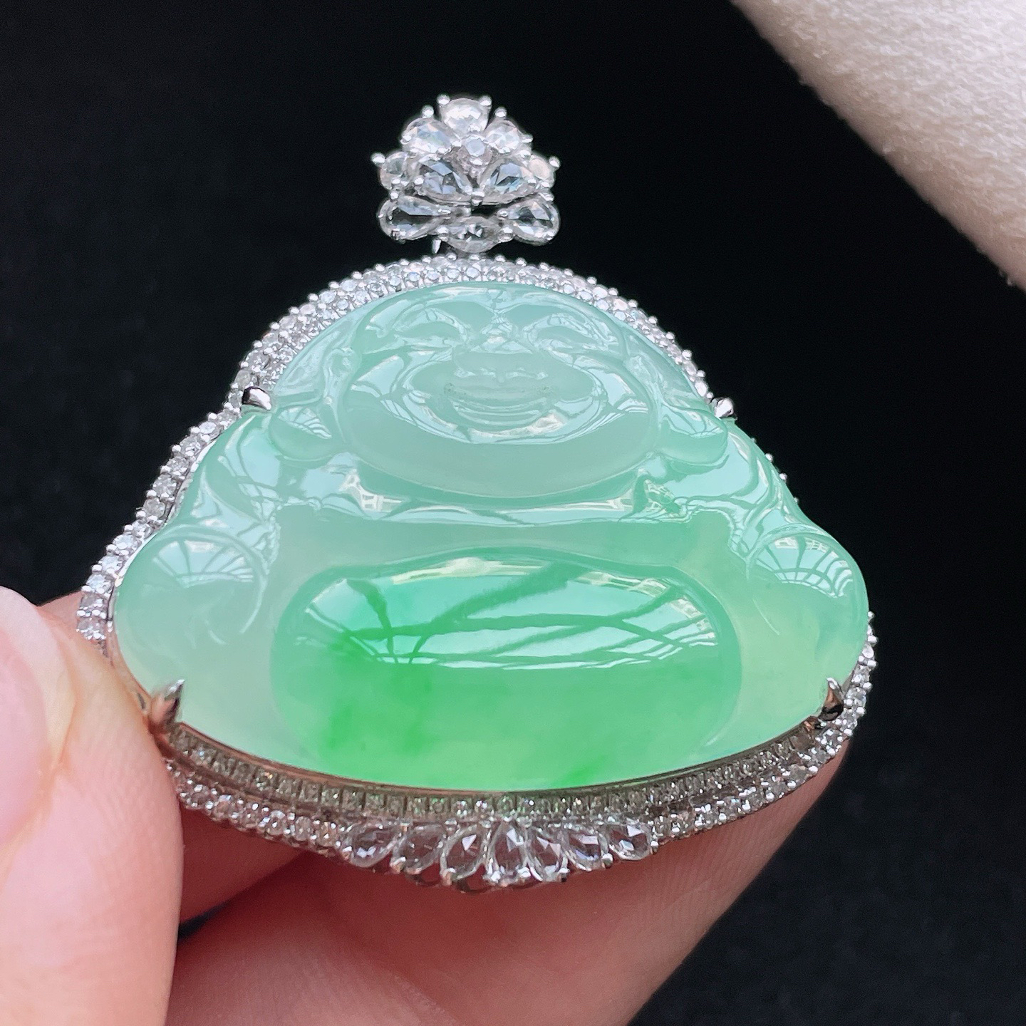 18K 冰种飘绿·佛公

整35-33.2-10.4
裸21.9-30.3-3.8