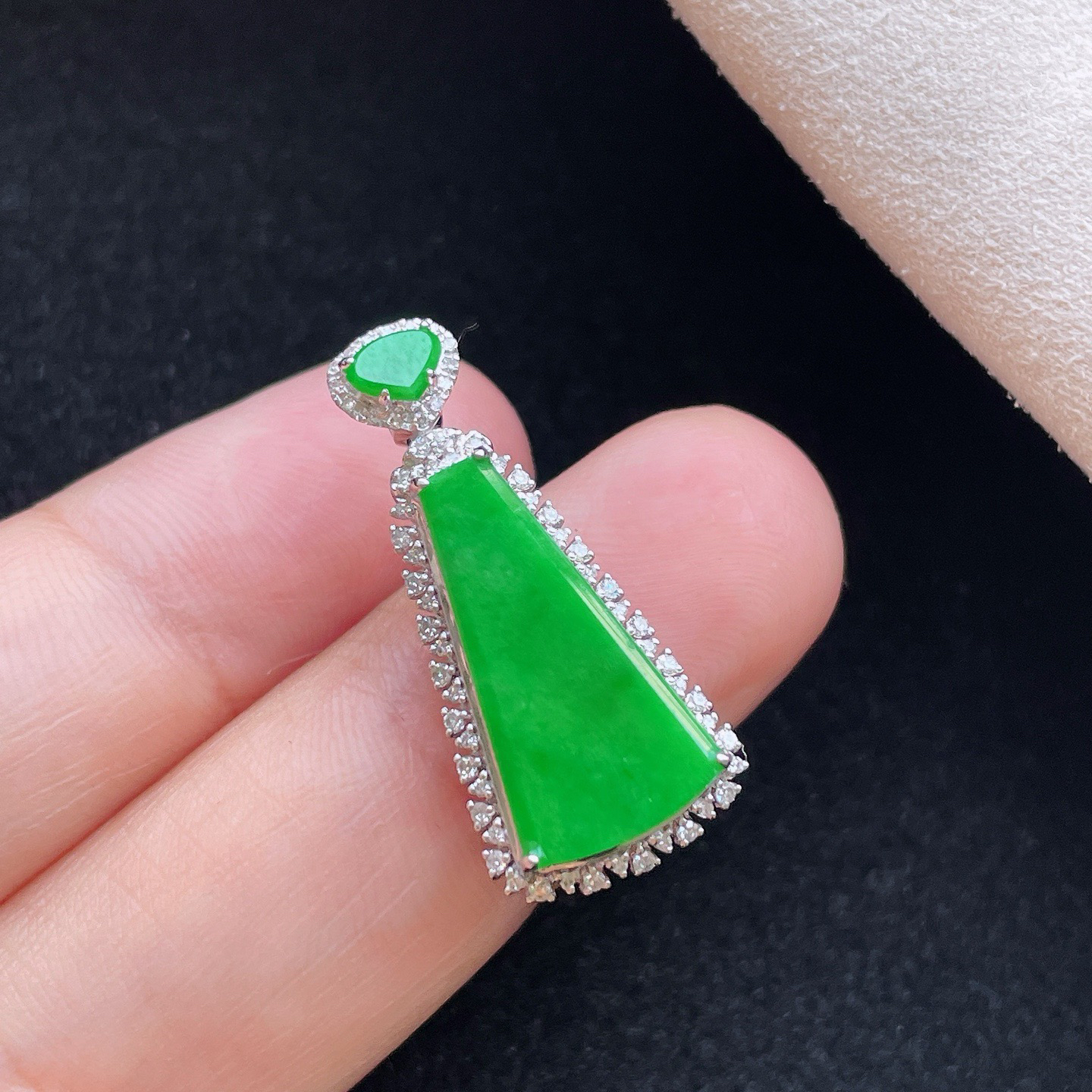 18K 满色·无事牌

整27.9-12.9-7.2
裸18.6-19.4-1