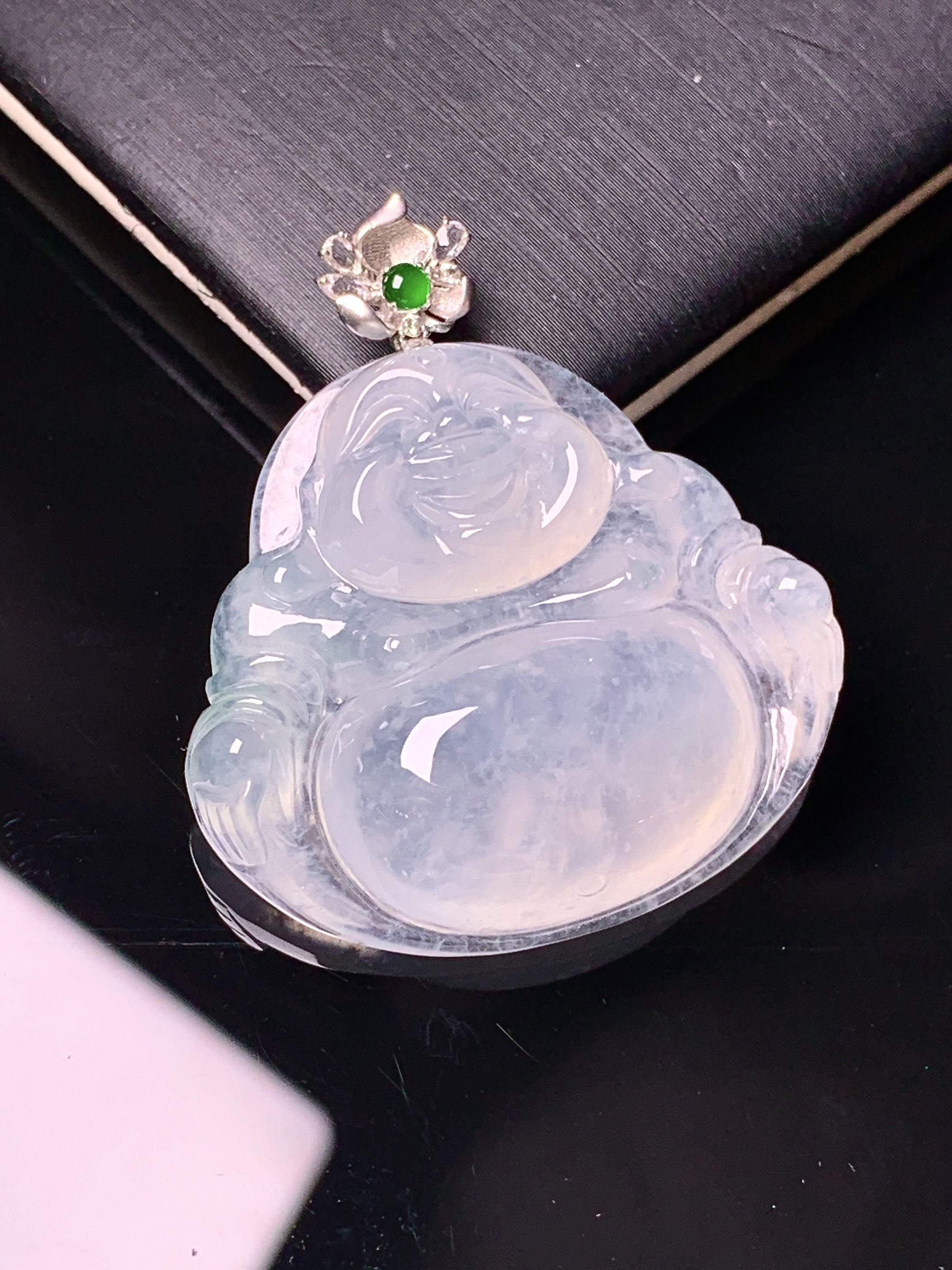 18k金钻镶嵌冰种佛公吊坠 玉质细腻 色泽艳丽清新 水润亮眼 整体尺寸35.3*31.2*7.2c1