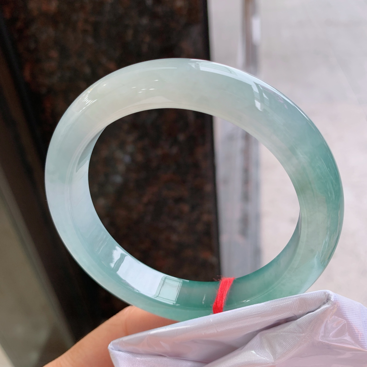 正圈冰蓝水  尺寸：62.2/12.8/10.3 ，大圈口