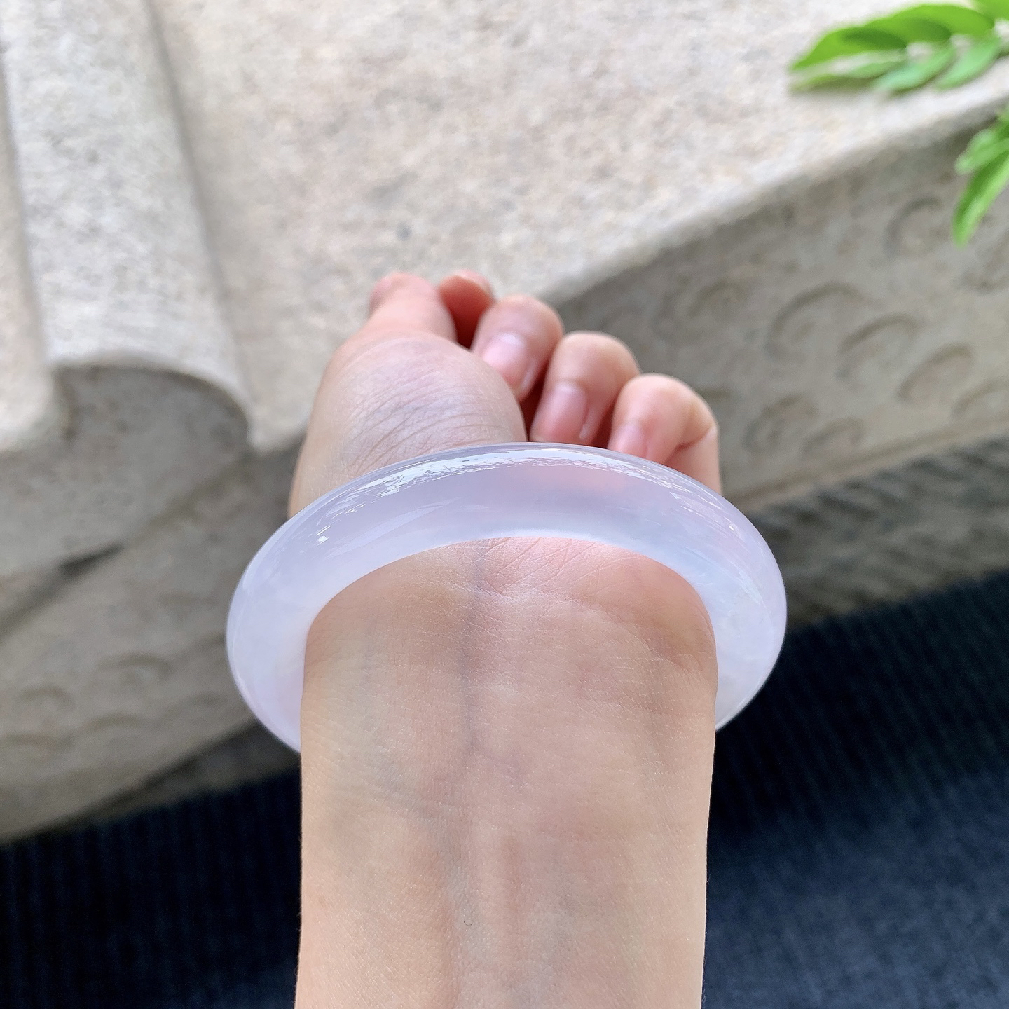 【圈口】53.8/10.6/10.2
冰粉紫，水润，种老，细腻，无纹裂！