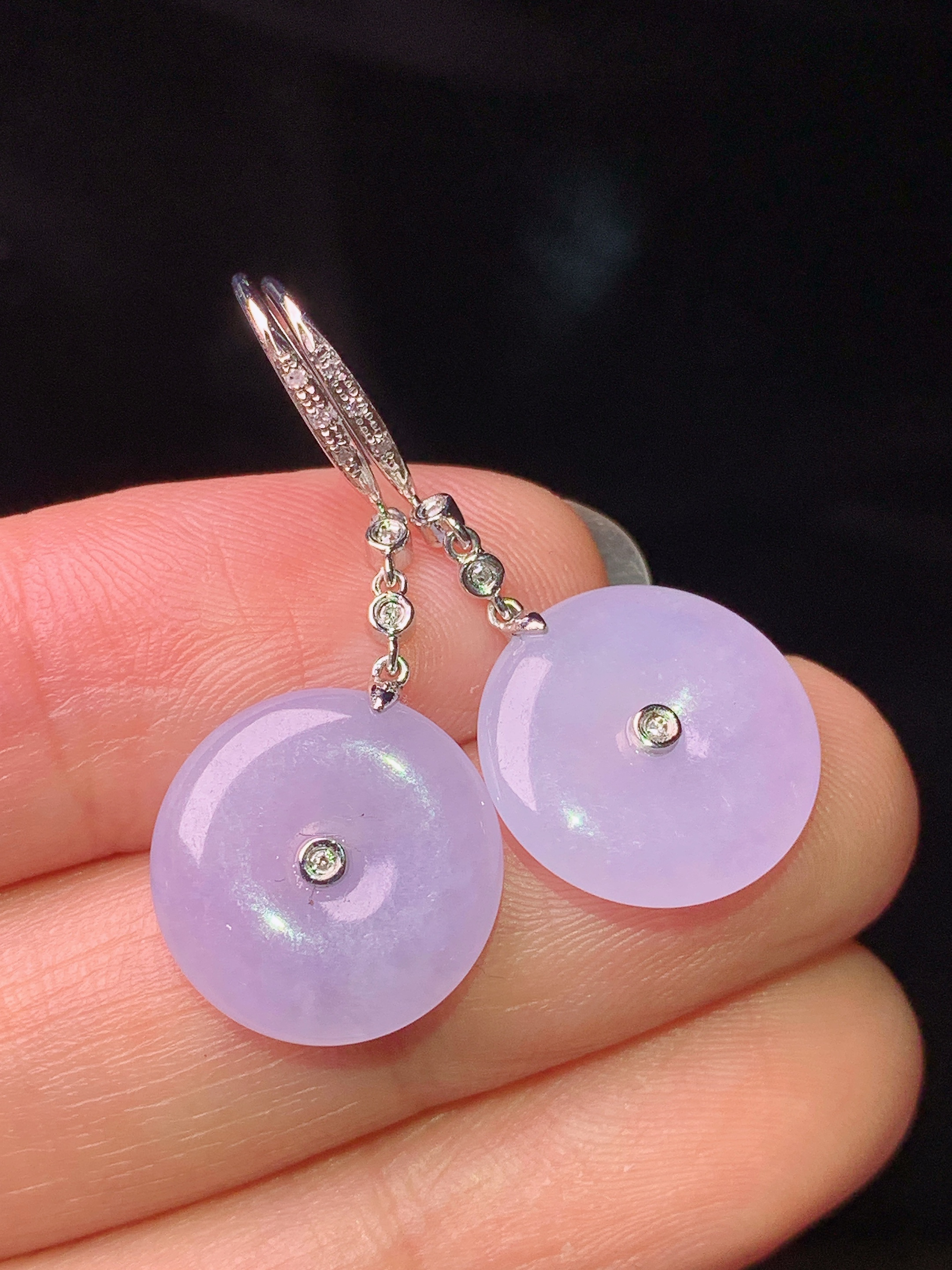 18k金钻镶嵌紫罗兰平安扣耳坠 玉质细腻 色泽艳丽清新 水润亮眼 整体尺寸31.3*13.5*3.2x5